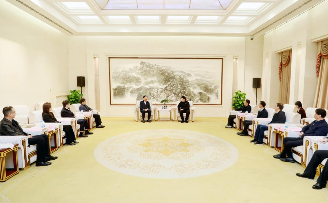 余红辉与芜湖市委书记单向前会谈(图1)