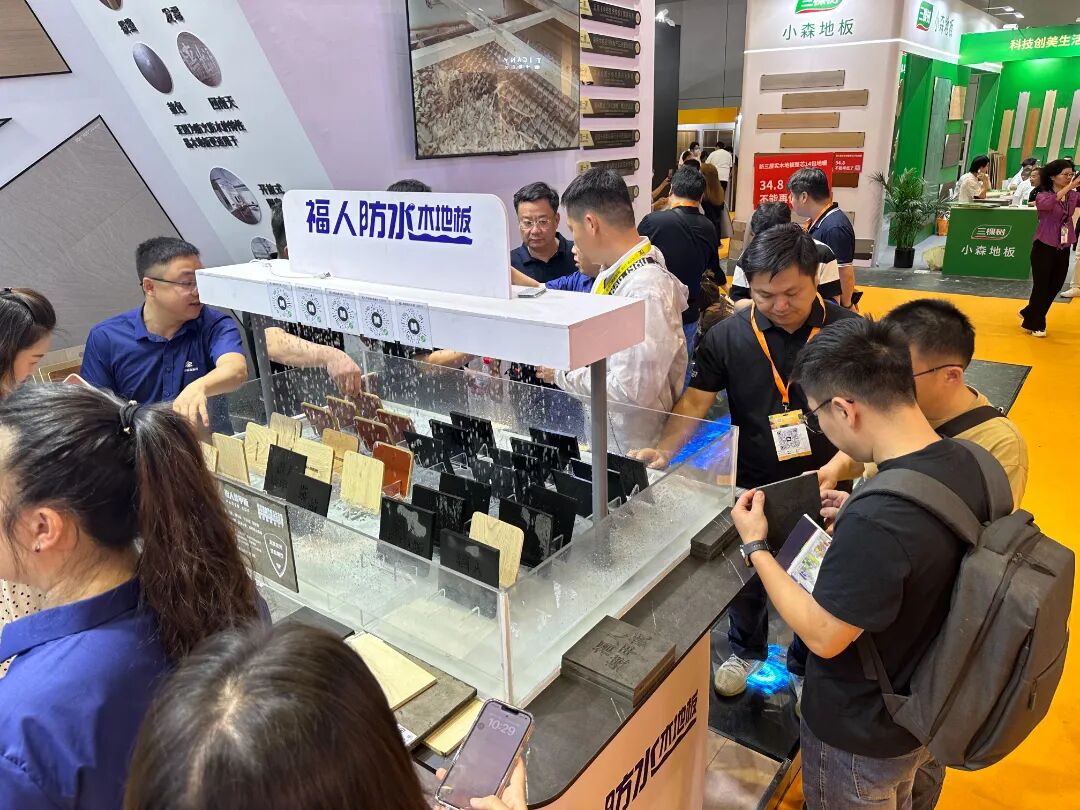 福人防水木地板闪耀中国国际地面材料展 实力“圈粉”全球客商(图5)